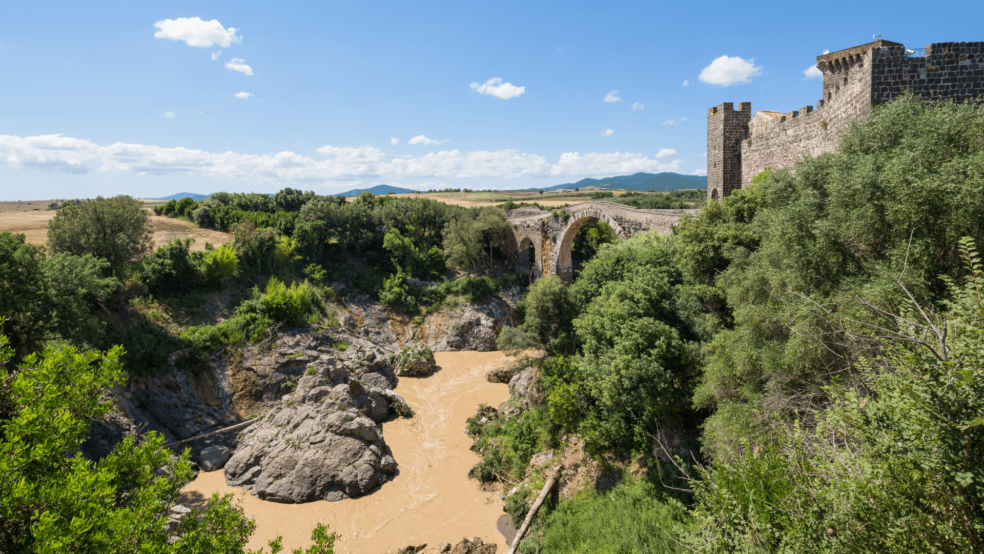 Estate tra Etruschi e natura: 7 esperienze da vivere intorno a Farnese